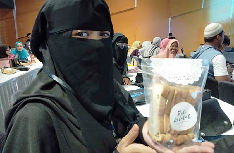 Bangun Ekonomi Umat, Ade Novri Ichwani Rintis Usaha Roti Kelatak